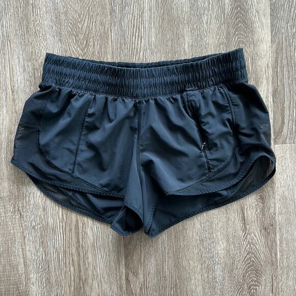 Lululemon Black Beat The Heat 2" Shorts Size 8 Low Rise - Picture 1 of 6